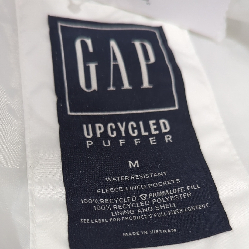 GAP Women's Quilted White Vest - Picture 5 of 5